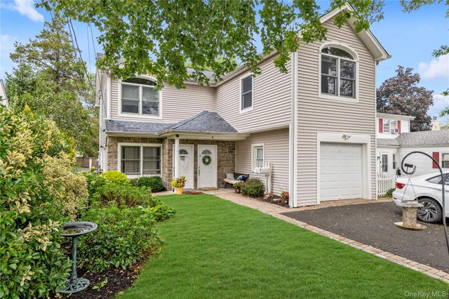 11 Nesaquake Avenue 2nd Fl, Port Washington, NY 11050