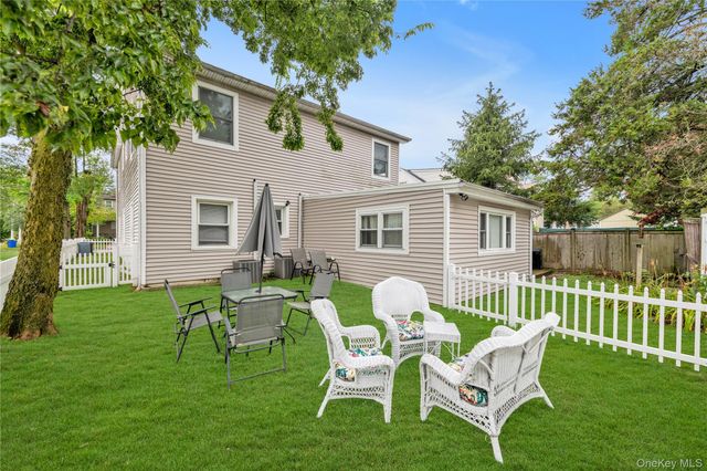 11 Nesaquake Avenue 2nd Fl, Port Washington, NY 11050