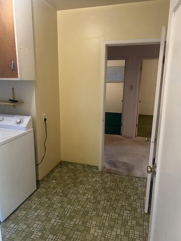 913 N 55th St, Sacramento, CA 95819