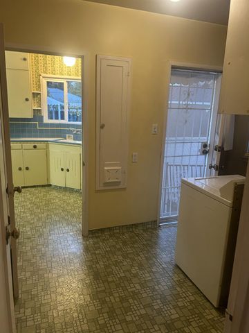 913 N 55th St, Sacramento, CA 95819