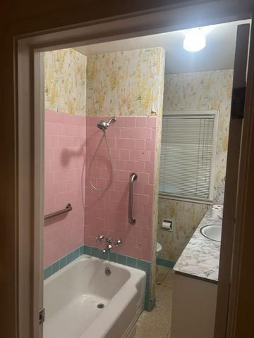 913 N 55th St, Sacramento, CA 95819