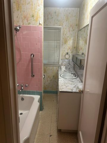 913 N 55th St, Sacramento, CA 95819