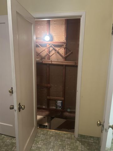 913 N 55th St, Sacramento, CA 95819