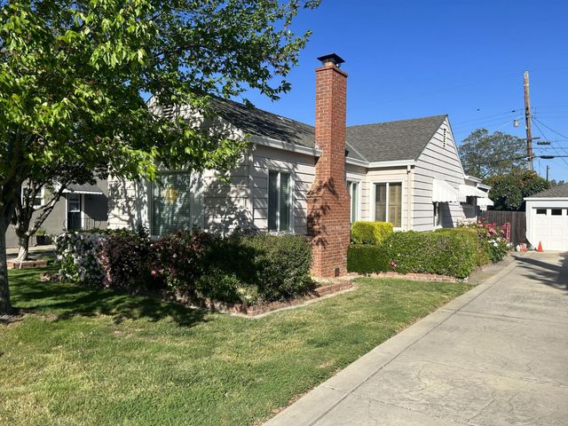913 N 55th St, Sacramento, CA 95819