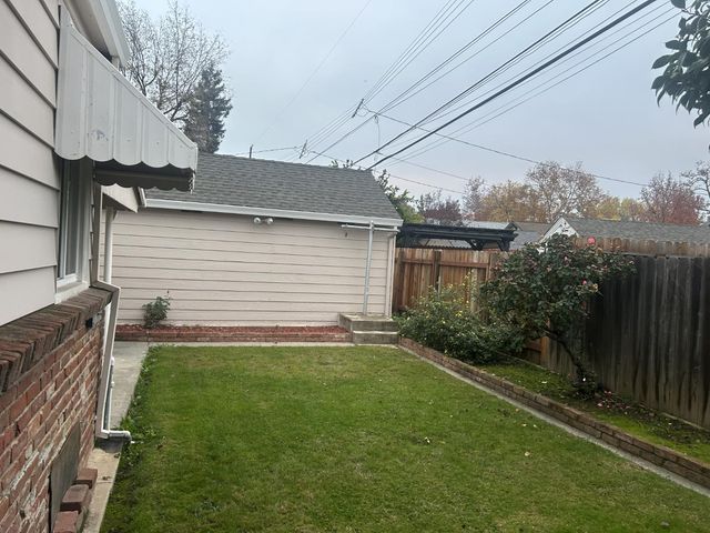 913 N 55th St, Sacramento, CA 95819