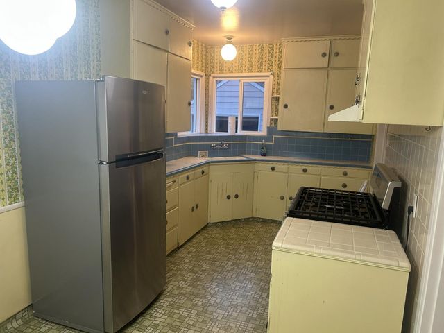 913 N 55th St, Sacramento, CA 95819