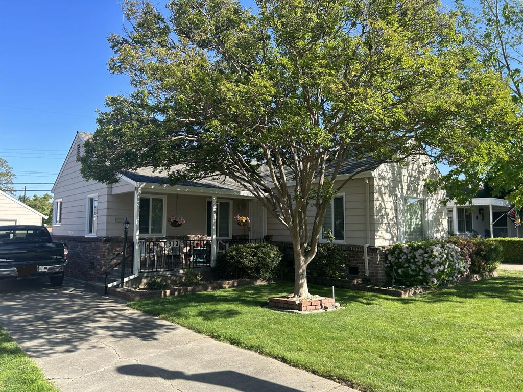 913 N 55th St, Sacramento, CA 95819