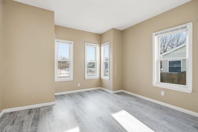 52 Osgood St, Springfield, MA 01107