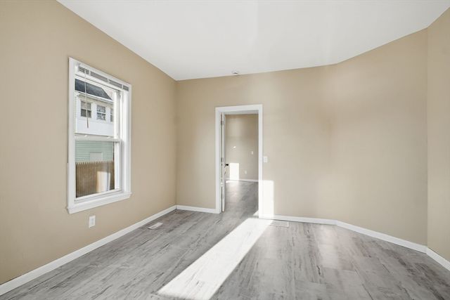 52 Osgood St, Springfield, MA 01107