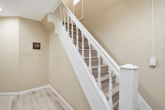 52 Osgood St, Springfield, MA 01107