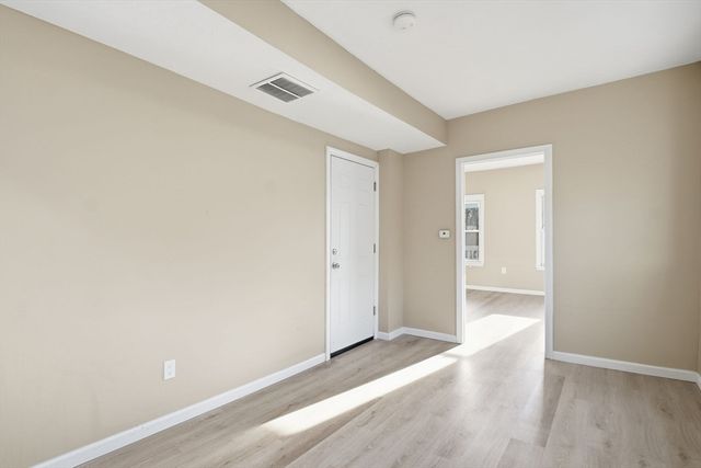 52 Osgood St, Springfield, MA 01107