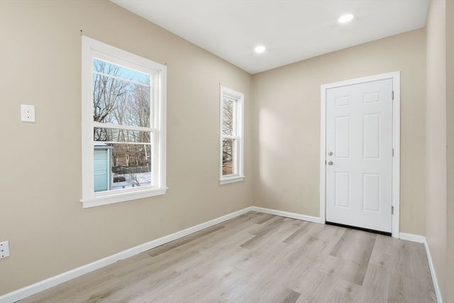 52 Osgood St, Springfield, MA 01107