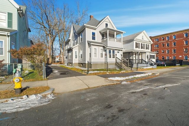 52 Osgood St, Springfield, MA 01107