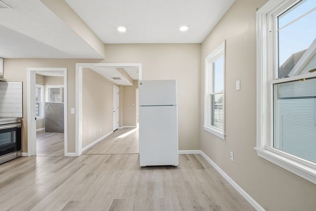 52 Osgood St, Springfield, MA 01107