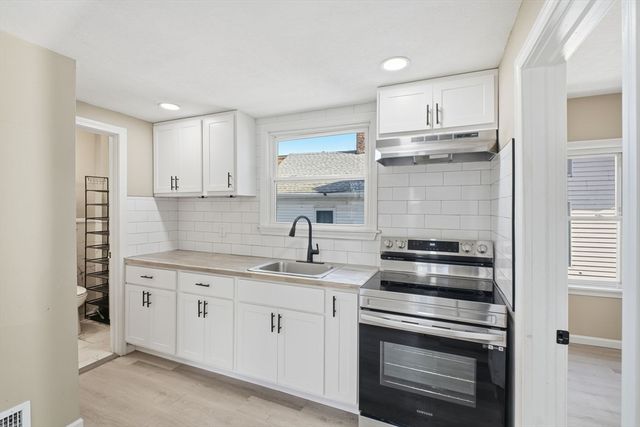 52 Osgood St, Springfield, MA 01107