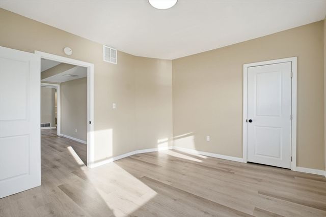 52 Osgood St, Springfield, MA 01107