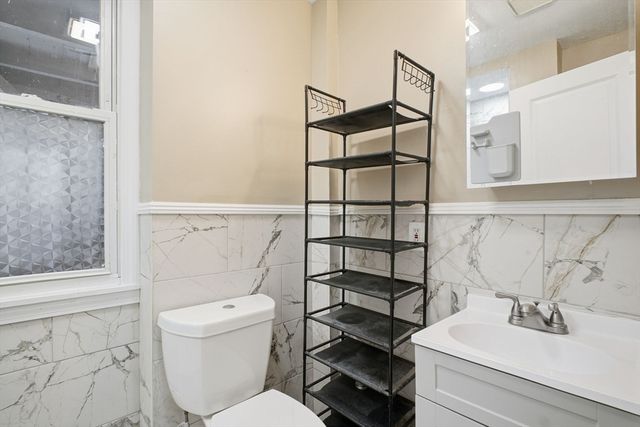 52 Osgood St, Springfield, MA 01107