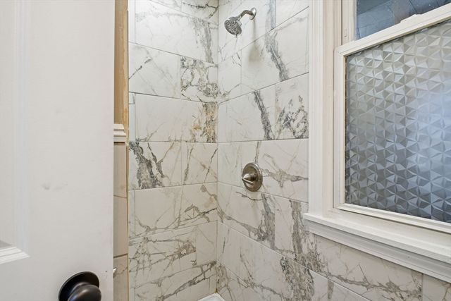 52 Osgood St, Springfield, MA 01107