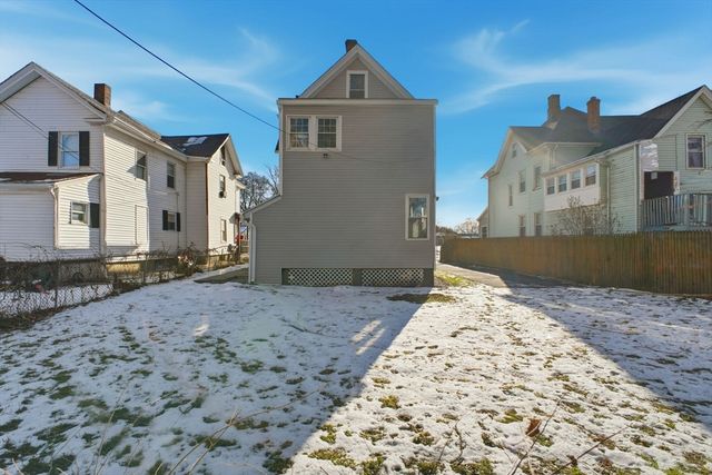 52 Osgood St, Springfield, MA 01107