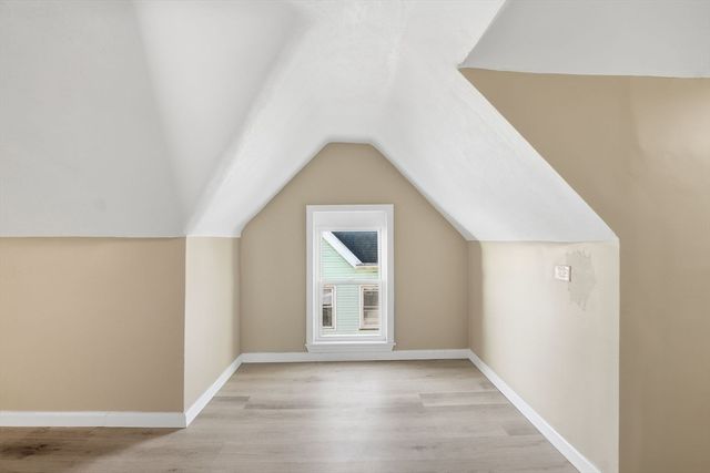 52 Osgood St, Springfield, MA 01107