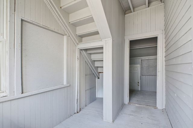 52 Osgood St, Springfield, MA 01107