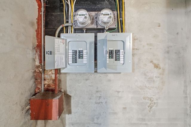 52 Osgood St, Springfield, MA 01107