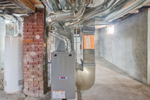 52 Osgood St, Springfield, MA 01107