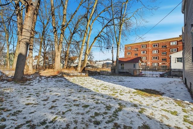 52 Osgood St, Springfield, MA 01107