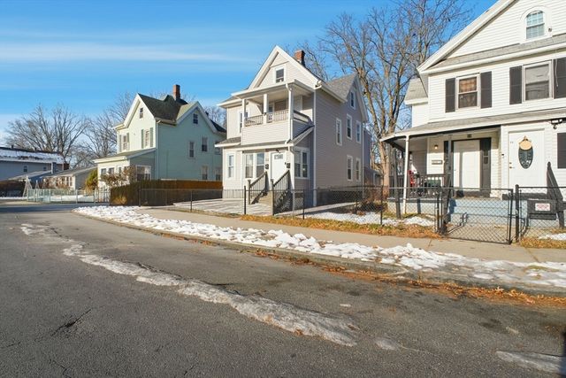 52 Osgood St, Springfield, MA 01107