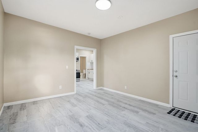 52 Osgood St, Springfield, MA 01107