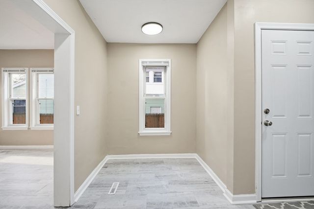 52 Osgood St, Springfield, MA 01107