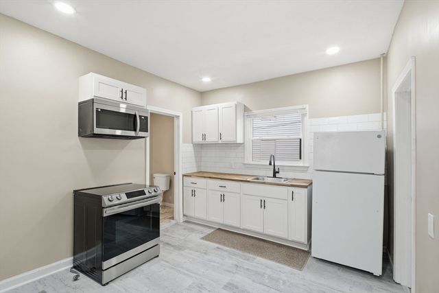 52 Osgood St, Springfield, MA 01107