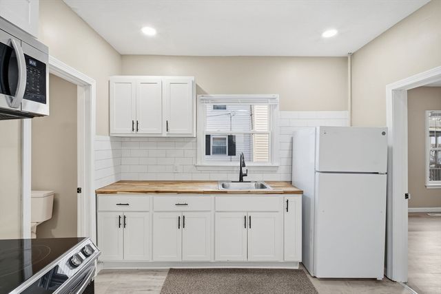 52 Osgood St, Springfield, MA 01107