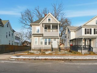 52 Osgood St, Springfield, MA 01107