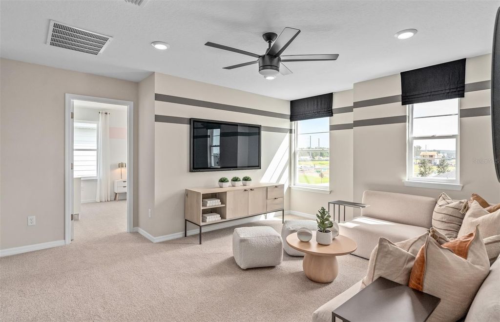 Image 16 of property listing at 3218 ELLSWORTH AVENUE, Davenport, FL 33837