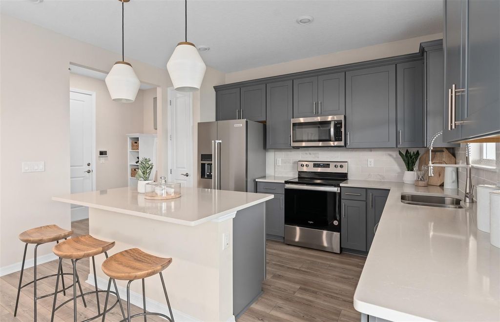 Image 8 of property listing at 3218 ELLSWORTH AVENUE, Davenport, FL 33837