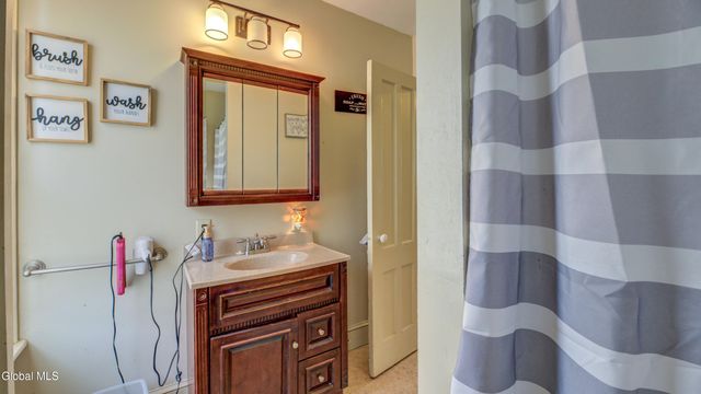 40 Temple Street, Gloversville, NY 12078