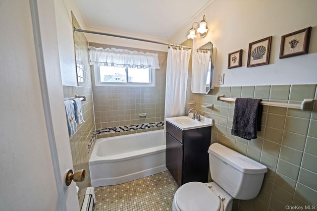 7 Woodpecker Lane, Levittown, NY 11756