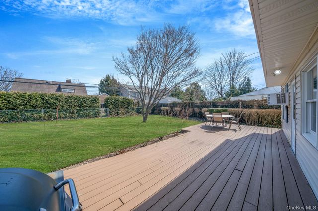 7 Woodpecker Lane, Levittown, NY 11756