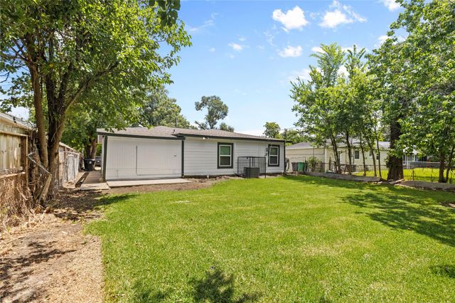 4838 Van Fleet Street, Houston, TX 77033