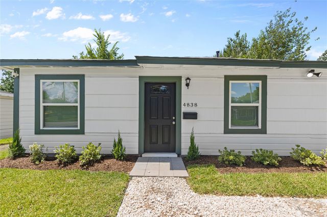 4838 Van Fleet Street, Houston, TX 77033