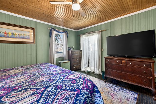 9994 N Highway 17 B, Mcclellanville, SC 29458