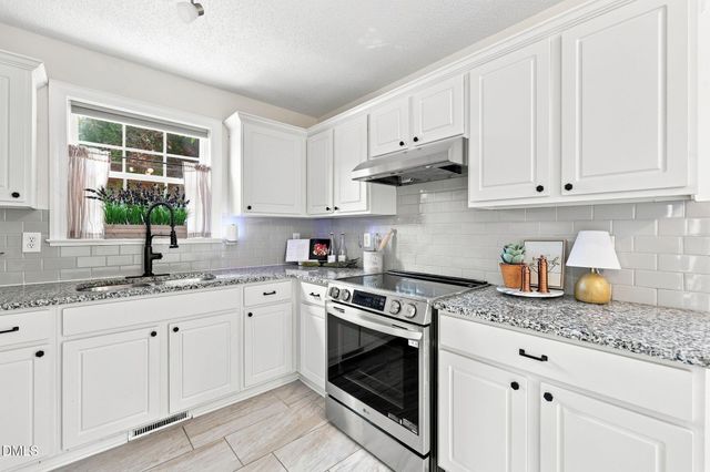 101 Somerset Farm Drive, Holly Springs, NC 27540