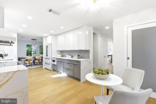 1106 N HOWARD ST, Alexandria, VA 22304
