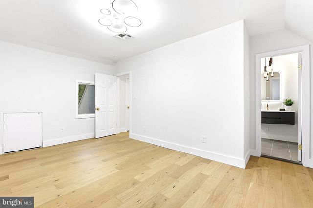 1106 N HOWARD ST, Alexandria, VA 22304