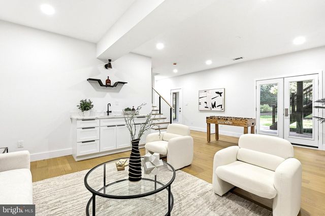 1106 N HOWARD ST, Alexandria, VA 22304
