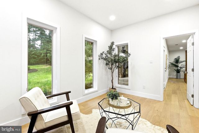 1106 N HOWARD ST, Alexandria, VA 22304