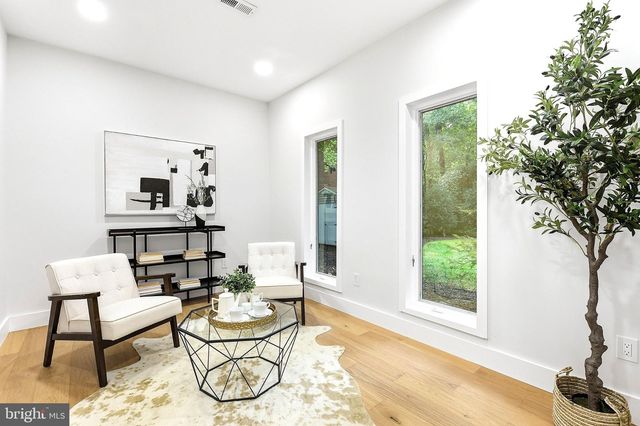 1106 N HOWARD ST, Alexandria, VA 22304