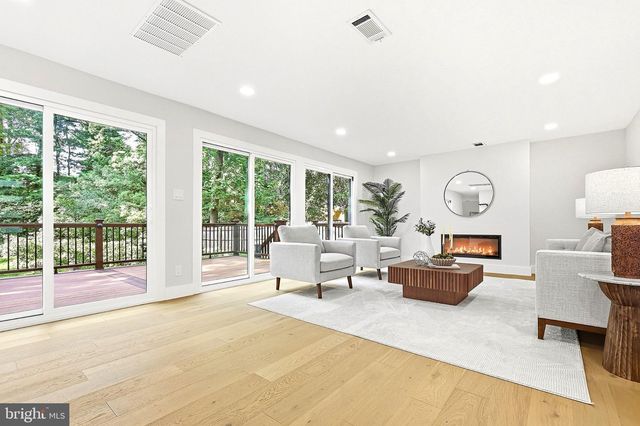 1106 N HOWARD ST, Alexandria, VA 22304