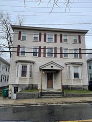 32 Mechanic St 2L, Fitchburg, MA 01420
